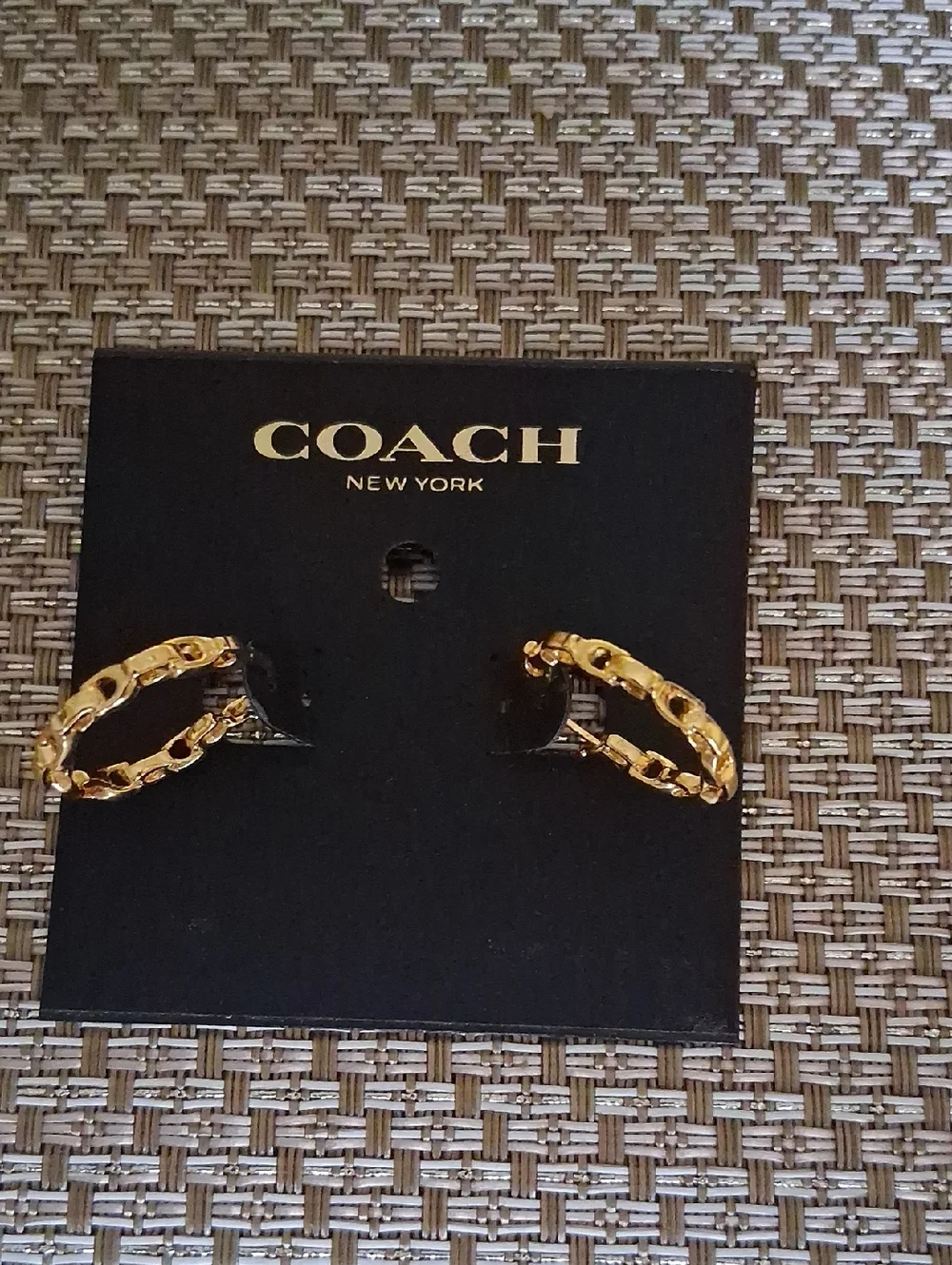 Coach Small Linked C Hoops NWT - Picture 4 of 8